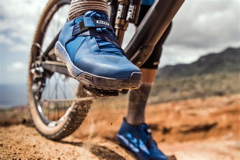 Clipless Road and Mtb Bike Shoes for Men & Women 